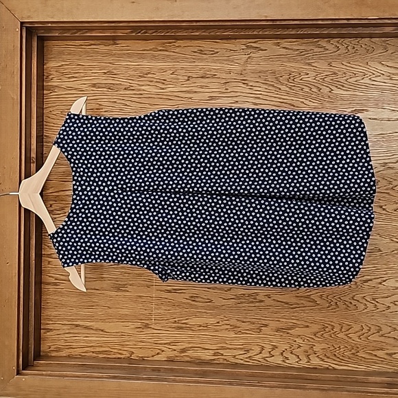 Ann Taylor Cute sleeveless blouse size M - Picture 4 of 6